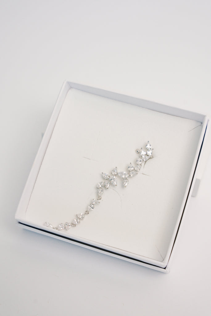 Silver CUFF auskars